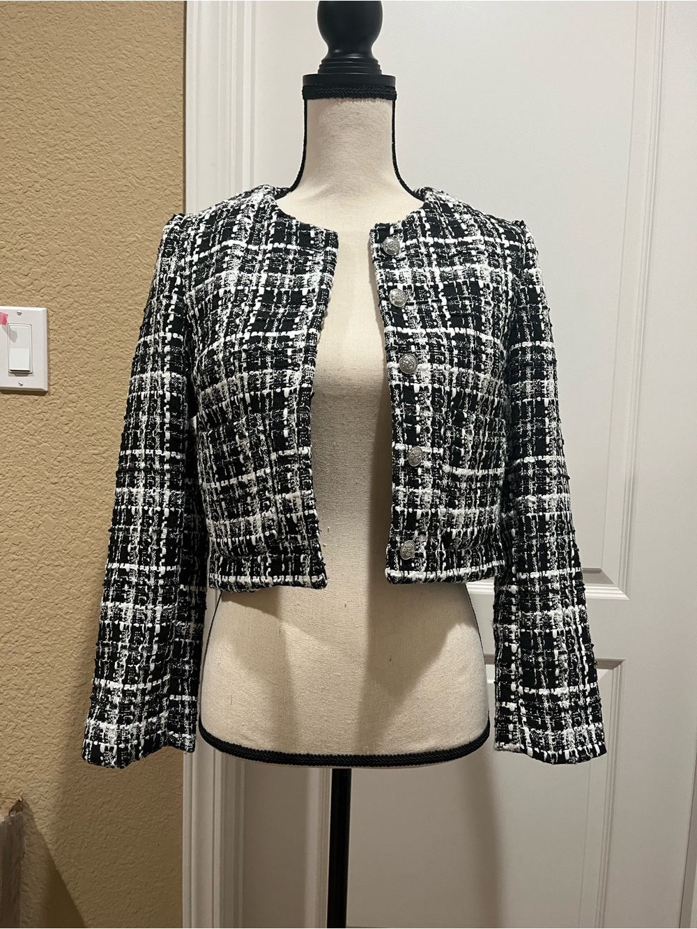 H&M BLACK AND WHITE CROPPED TWEED JACKET - Picture 2 of 9